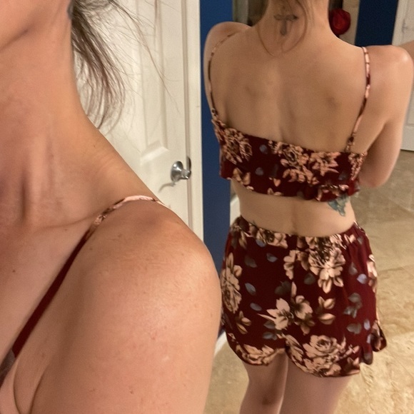 2 piece flirty floral Short Set & crop Tank top lace front small maroon & cream - Picture 7 of 13